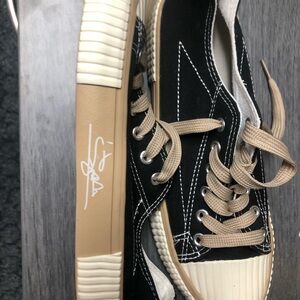 EUC Black & Tan Women's Sneakers Size 40